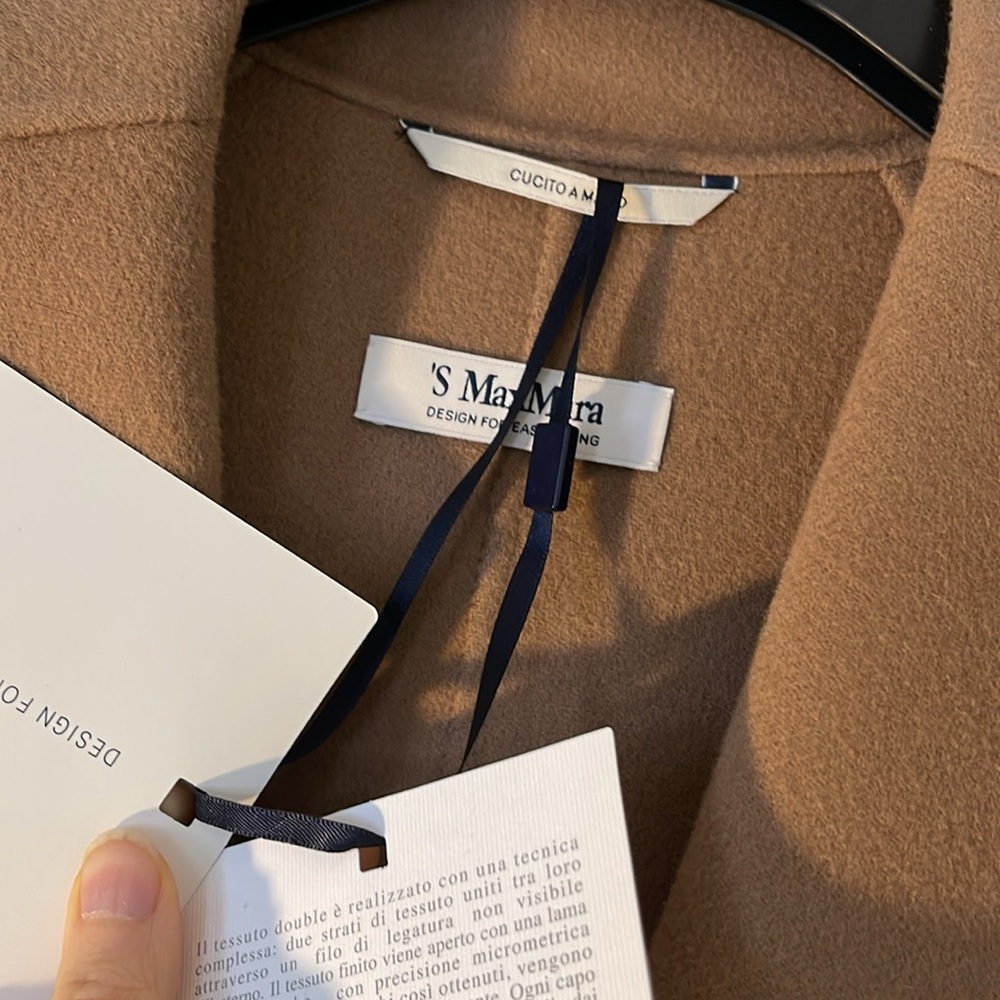 NWT! Luxurious Max Mara Wool Coat With Belt. Signature camel color. - Picture 9 of 10